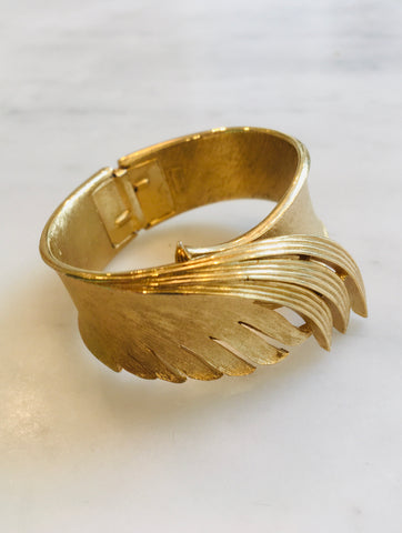 Graceful Curve Bracelet