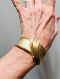 Graceful Curve Bracelet